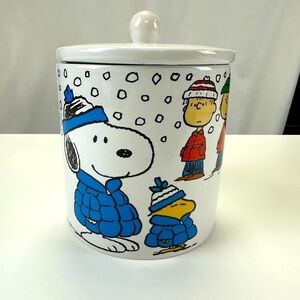 Peanuts Snoopy cookie jar NEW Winter scene